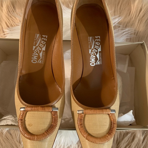 SALVATORE FERRAGAMO LADIES BASKET WEAVE. - Picture 2 of 5